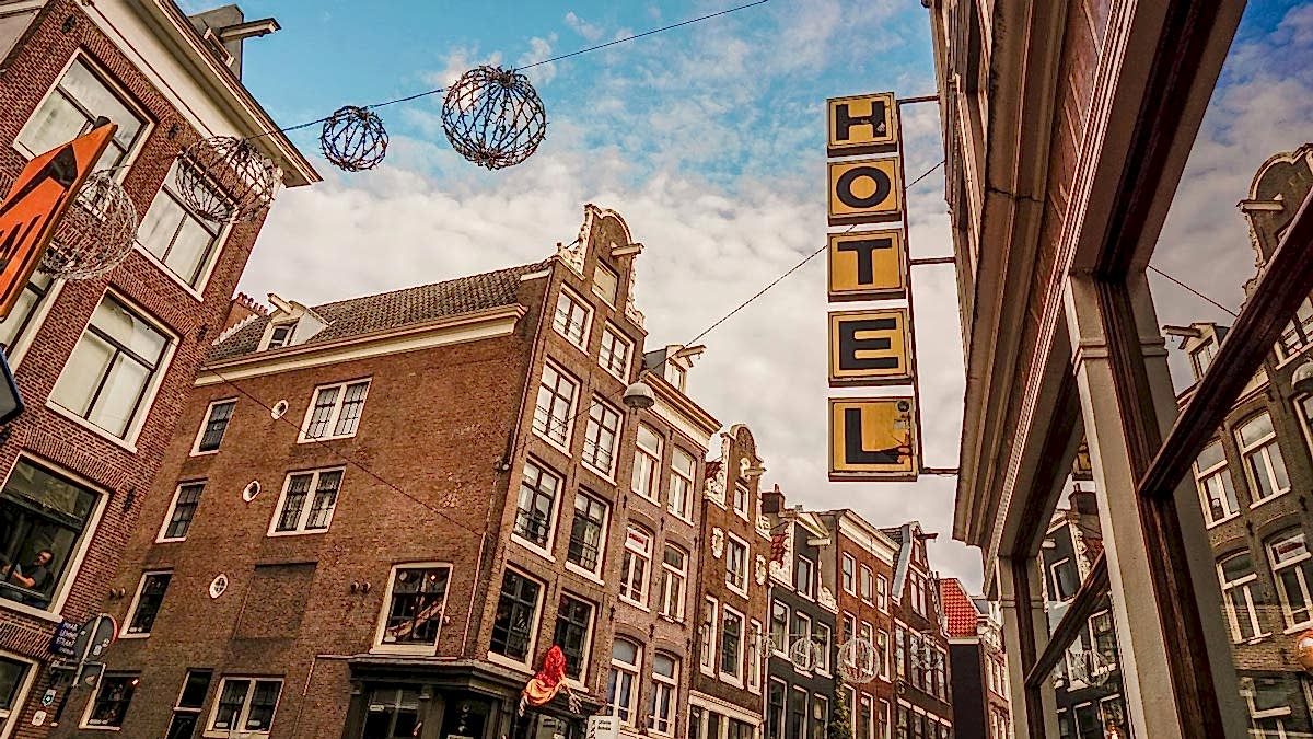 AMSTERDAM’DA NEREDE KALINIR – EN GÜZEL MAHALLELER & OTELLER