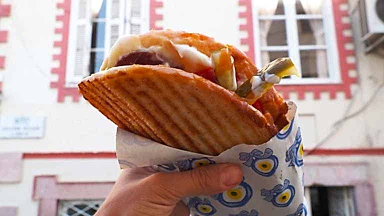 AYVALIK’TA AYVALIK TOSTU NEREDE YENİR?