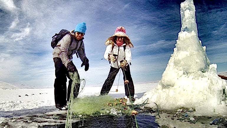 ÇILDIR GÖLÜ’NDE BUZDA BALIK AVI