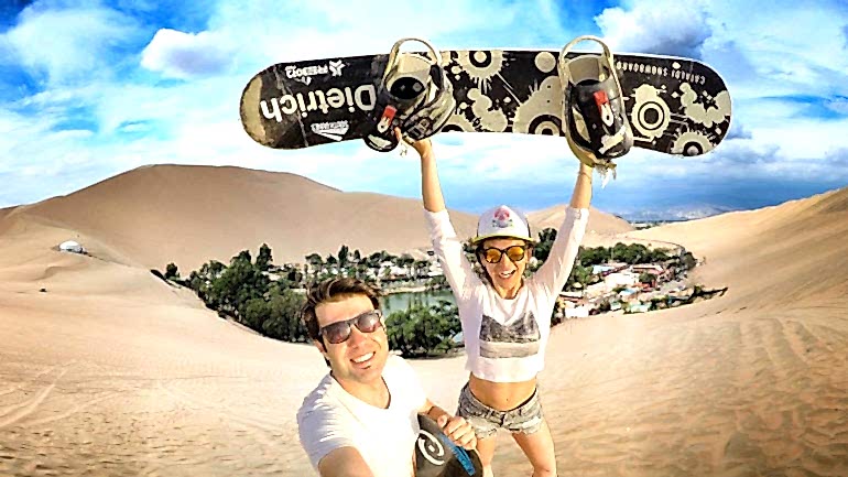 PERU’DA SANDBOARDING! – SNOWBOARDUN ÇÖLDEKİ BİKİNİLİ KARDEŞİ ✌