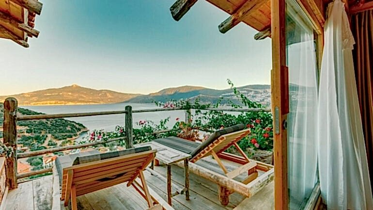 KAŞ’TA NEREDE KALINIR – DENİZ KOKULU KAŞ OTELLERİ