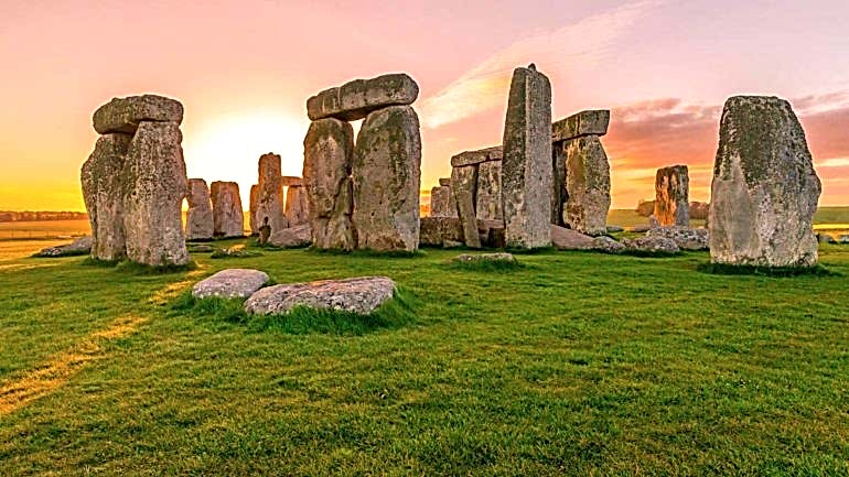 LONDRA’DAN GÜNÜBİRLİK PARİS, STONEHENGE, BATH, WINDSOR VE WARNER BROS. STÜDYOLARI