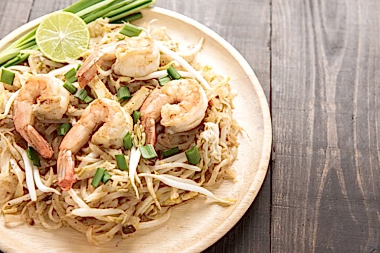 BANGKOK’TA TAYLAND’IN MİLLİ YEMEĞİ PAD THAI NEREDE YENİR?